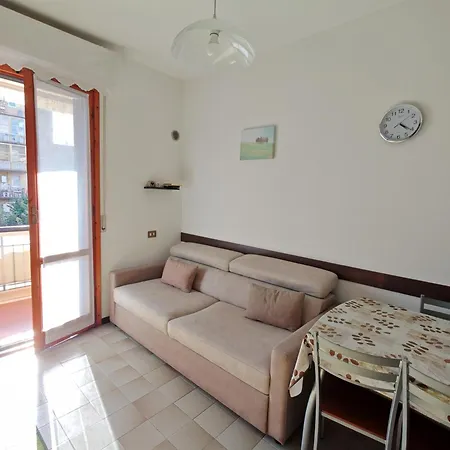 Homestay Balcony In Florence Metro Area