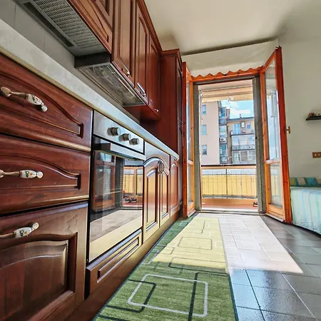 Homestay Balcony In Florence Metro Area